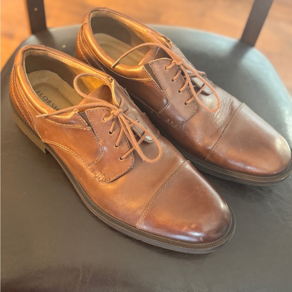 Men’s size 10 dress shoes, Florsheim brand - excellent condition!